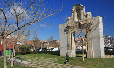 Monument a l'antic convent dels agustins de Palamós